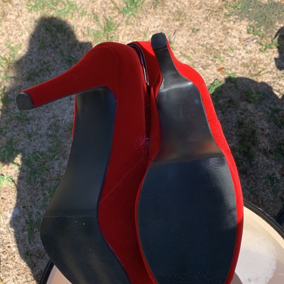 Red boots! - Picture 3 of 4